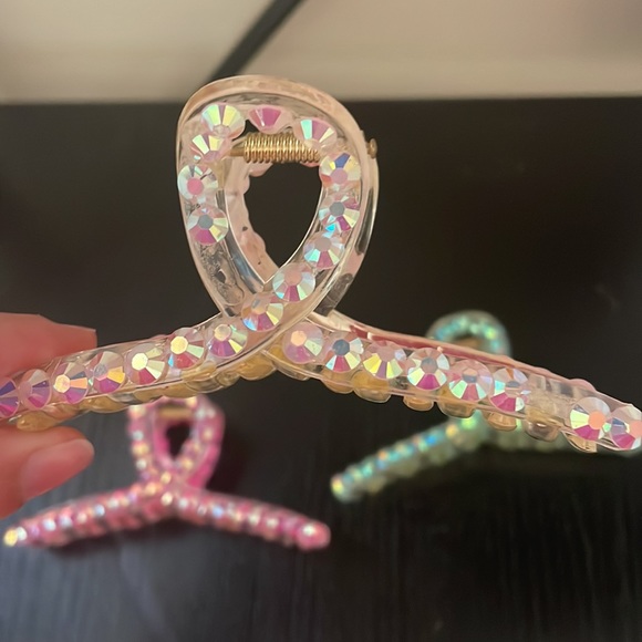 •𝙷𝙰𝙸𝚁 𝙲𝙻𝙰𝚆 𝙲𝙻𝙸𝙿𝚂 - Picture 4 of 7